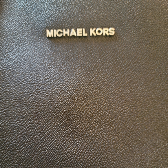 Micheal Kors Crossbody/Tote - Picture 4 of 13